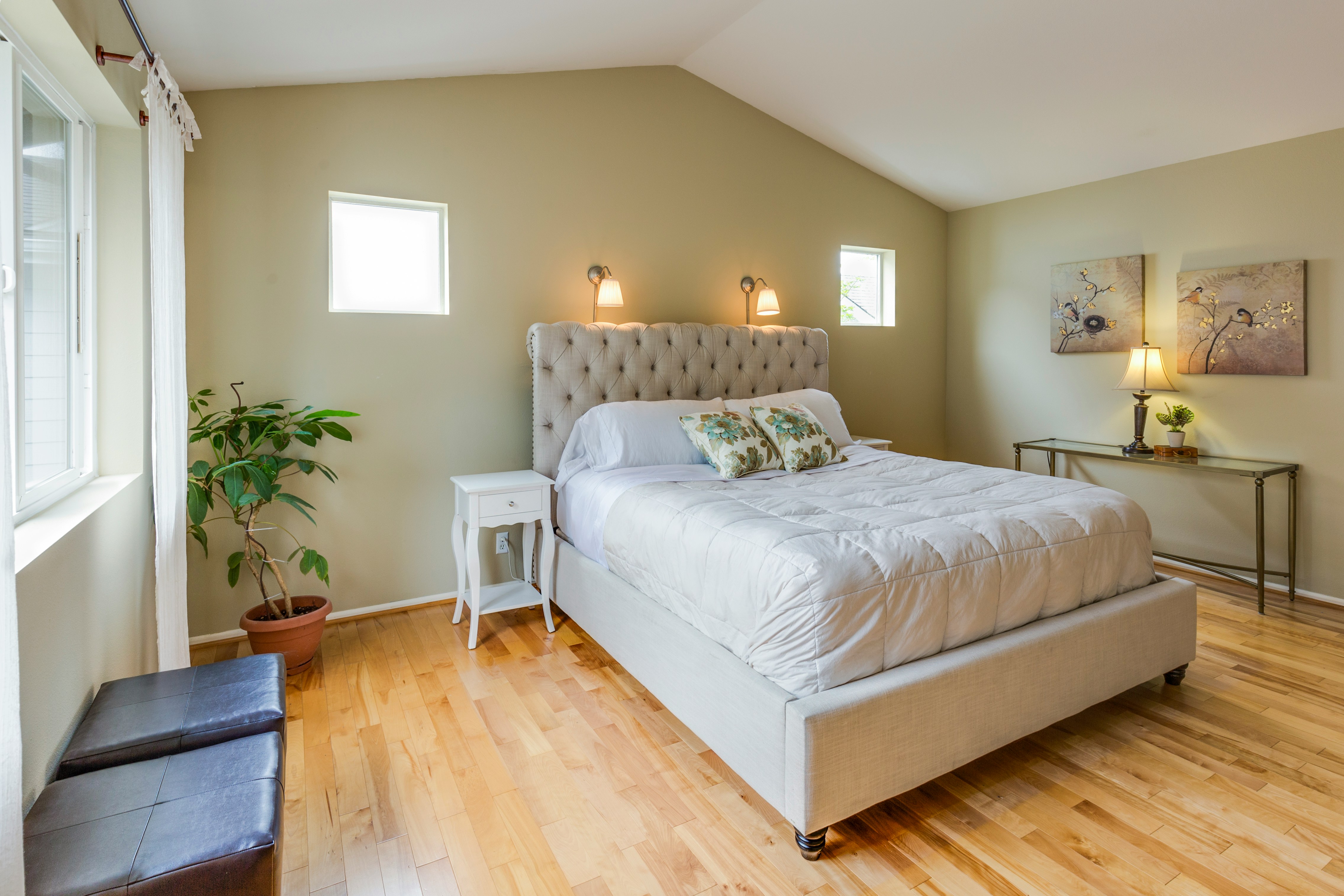 Classic Tufted Upholstered Bed
